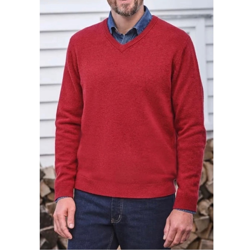 WoolOvers Men’s 100% Lambswool V-Neck Long Sleeve Sweater in Garnet Size Medium